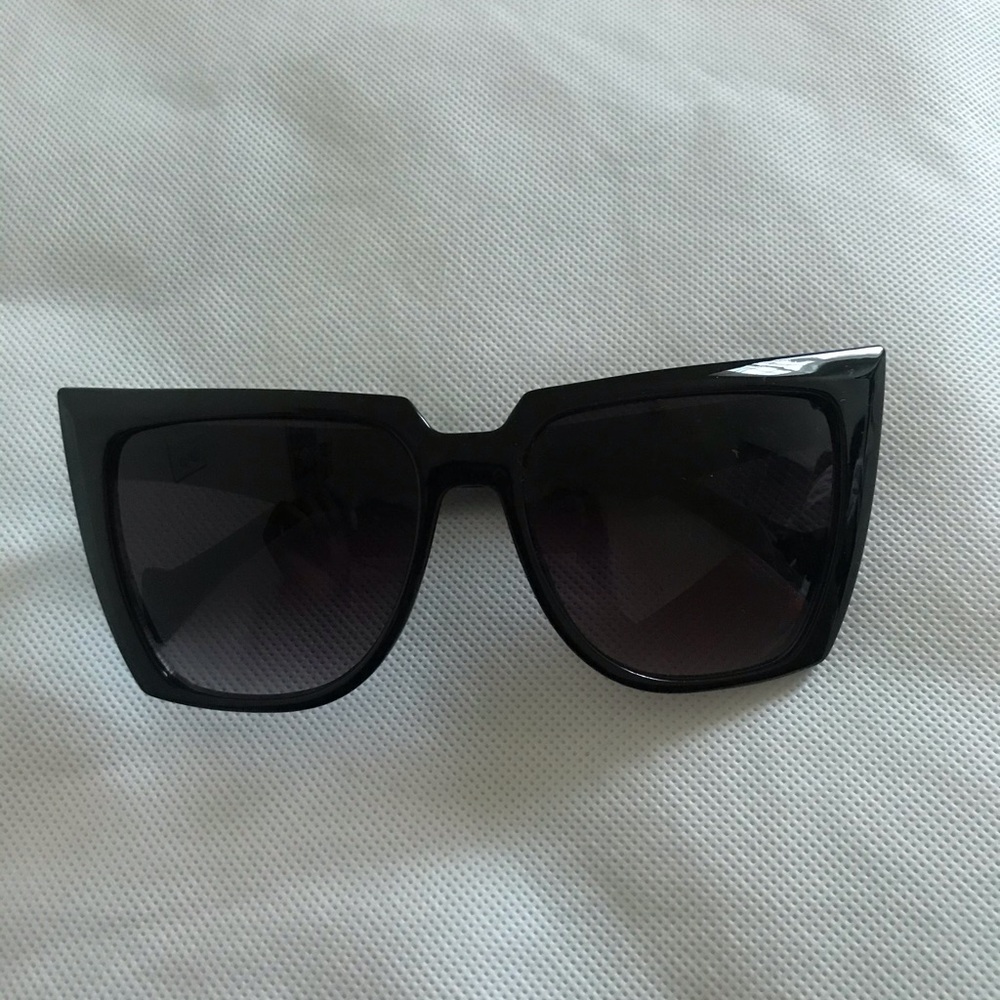 Cat eye shades